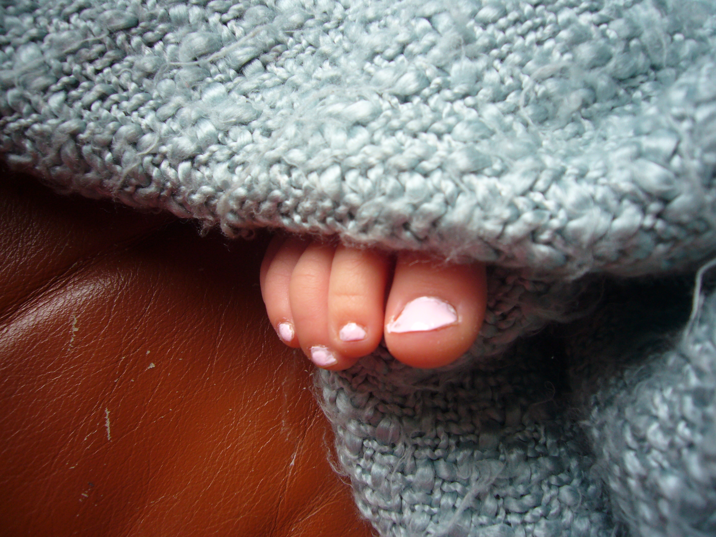 selah toenail blanket